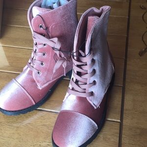 Ladies boots (yoki) pink velvet 8.5